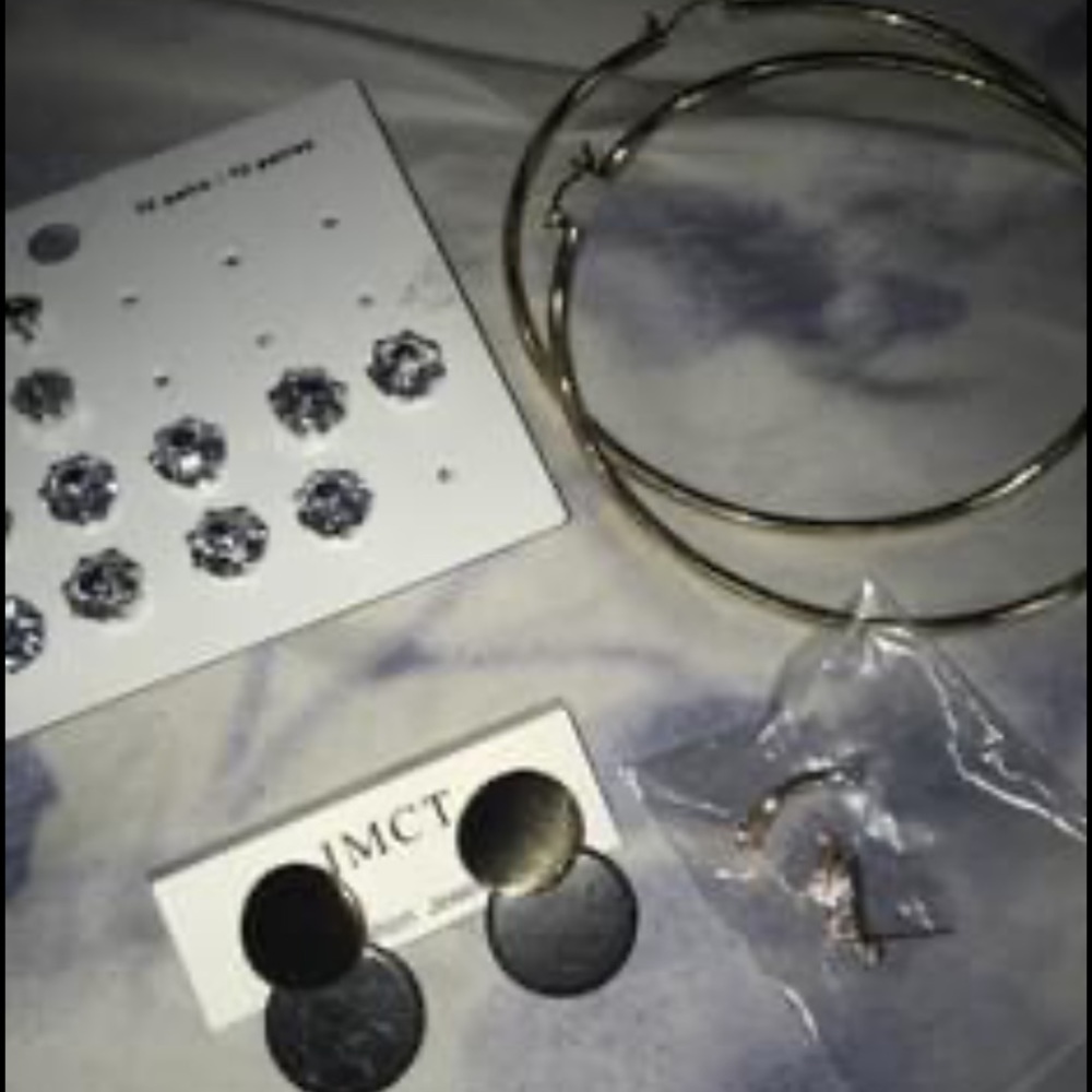 Lot of Earrings